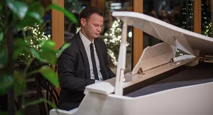 Robertas Šiurys | Popmuzikos ir kino kūriniai fortepijonu
