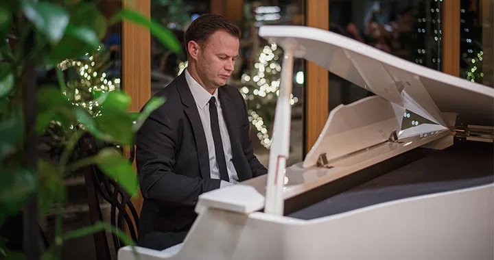 Robertas Šiurys | Popmuzikos ir kino kūriniai fortepijonu Robertas Šiurys | Popmuzikos ir kino kūriniai fortepijonu