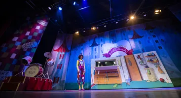 „Domino“ teatro spektaklis „Kakė Makė ir atversta knyga“