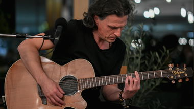 Andrius Vaičiulis | Gitara ir vokalas jaukiems pokalbiams