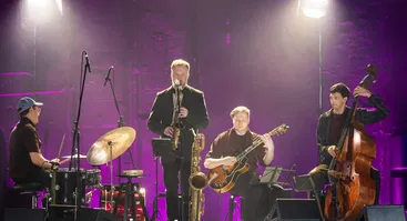 Džiazo šokio ir muzikos spektaklis „Lindyhopera“, choreografė Elzė Višnevskytė