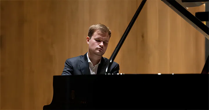 Mantas Šernius | Melodijų magija fortepijonu Mantas Šernius | Melodijų magija fortepijonu