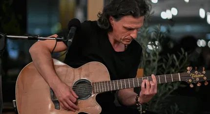 Andrius Vaičiulis | Gitara ir vokalas jaukiems pokalbiam