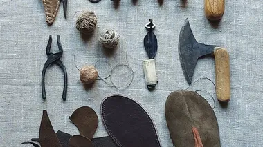Rekonstruotų archeologinių odinių dirbinių paroda „Mano batai buvo du...“