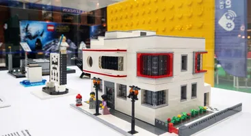 LEGO parodoje Kaune – popkultūros herojų ir modernizmo architektūros susitikimas