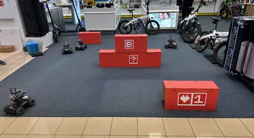 NEMOKAMOS ROBOTŲ KOVOS TOPO CENTRE!