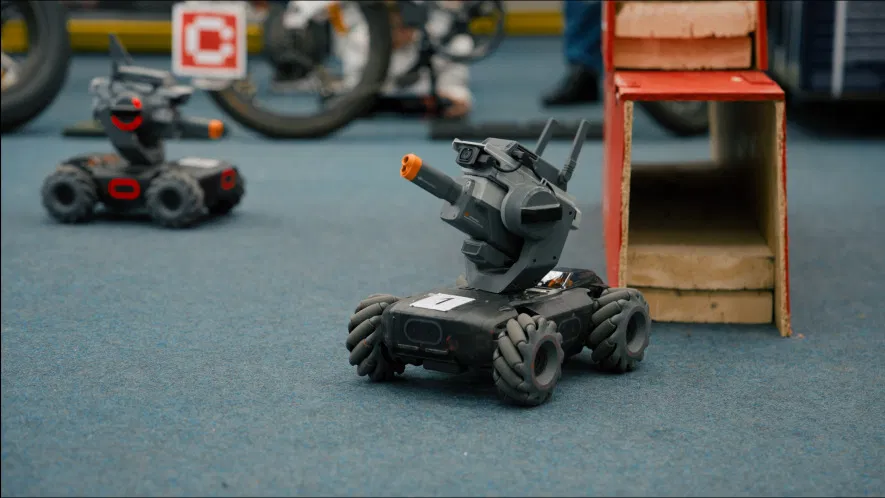 NEMOKAMOS ROBOTŲ KOVOS TOPO CENTRE! NEMOKAMOS ROBOTŲ KOVOS TOPO CENTRE!