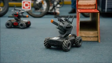 NEMOKAMOS ROBOTŲ KOVOS TOPO CENTRE!