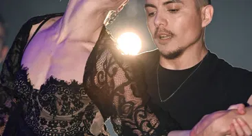 TANGO: ENTRE LA LUZ