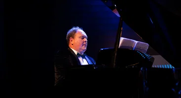 WHITE & BLACK. Millennium Hits (live show)