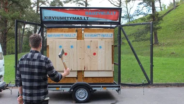 Kirvių mėtymas BET KUR!