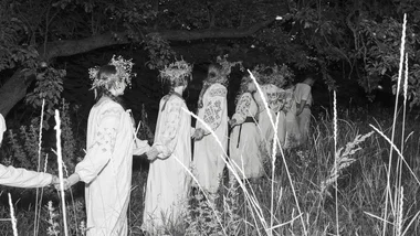 Apie Ukrainą asmeniškai: Aria Shahrokhshahi paroda „Wet Ground“.
