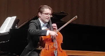 Liepsnojanti Violončelė