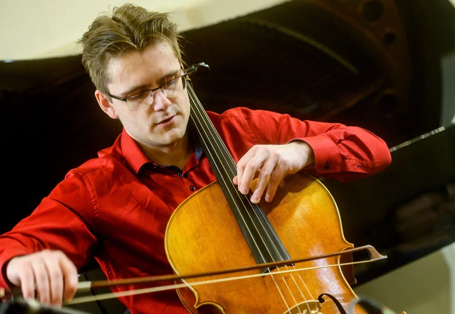 Liepsnojanti Violončelė