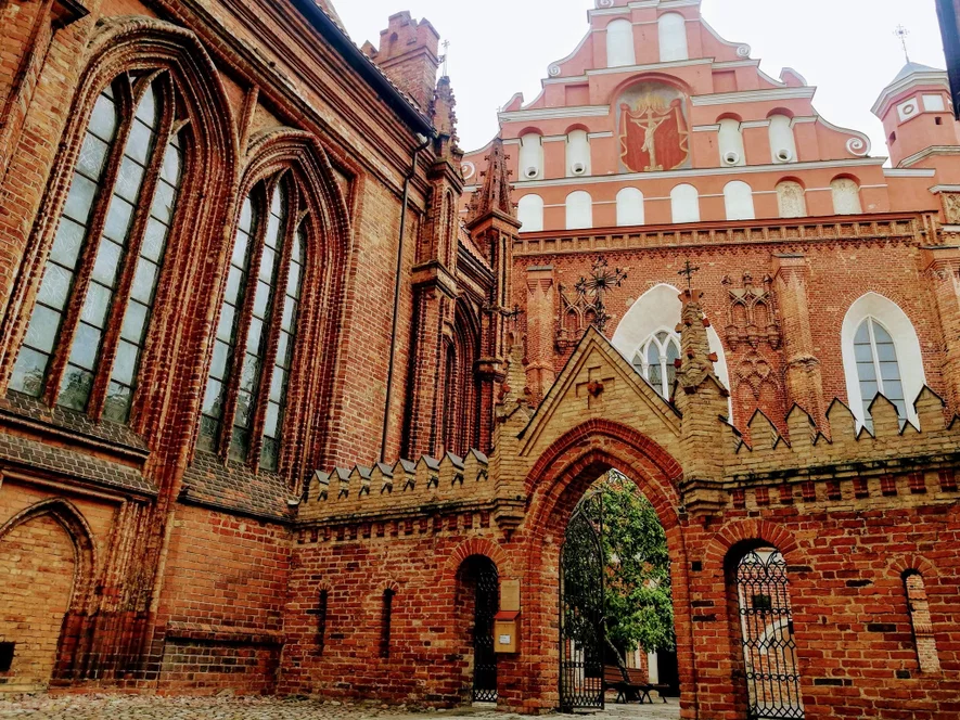 „Sielų žvejai – pranciškonų bažnyčia ir vienuolynas Vilniuje“ 07 25
