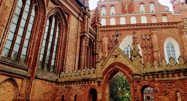 „Sielų žvejai – pranciškonų bažnyčia ir vienuolynas Vilniuje“ 07 25