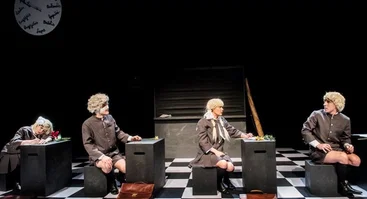 Keistuolių teatro spektaklis „Ilgoji pertrauka“