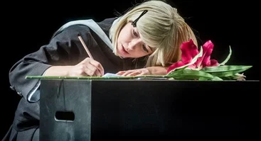 Keistuolių teatro spektaklis „Ilgoji pertrauka“