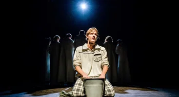 RIEŠUTŲ DUONA | Keistuolių teatras