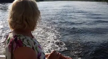 Kelionė laivu Kaunas į Raudondvarį su gidės pasakojimais ir ekskursija krante