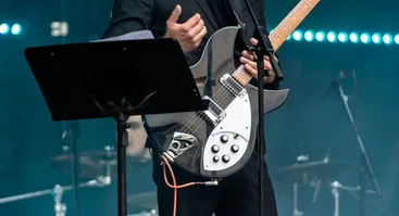 "THE BEATLES SHOW" su Jokūbu Bareikiu ir Rafailu Karpiu