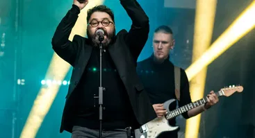 "THE BEATLES SHOW" su Jokūbu Bareikiu ir Rafailu Karpiu