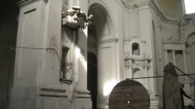Paversti bažnyčias prieštikybiniais muziejais