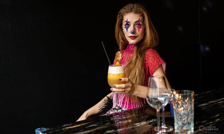 Hello Bar švenčių studija