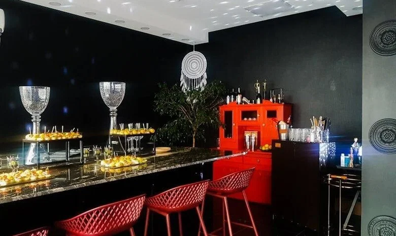 Hello Bar švenčių studija
