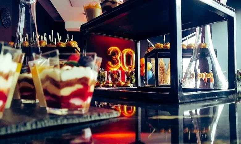 Hello Bar švenčių studija