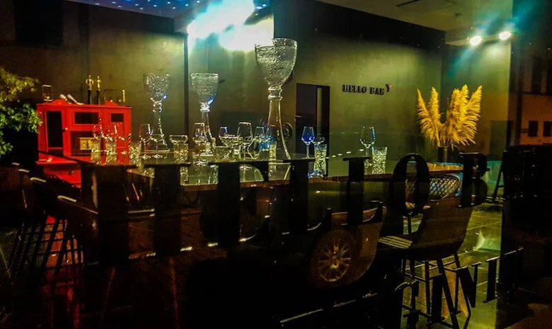 Hello Bar švenčių studija
