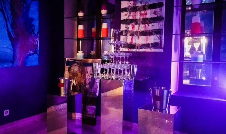 Hello Bar studija