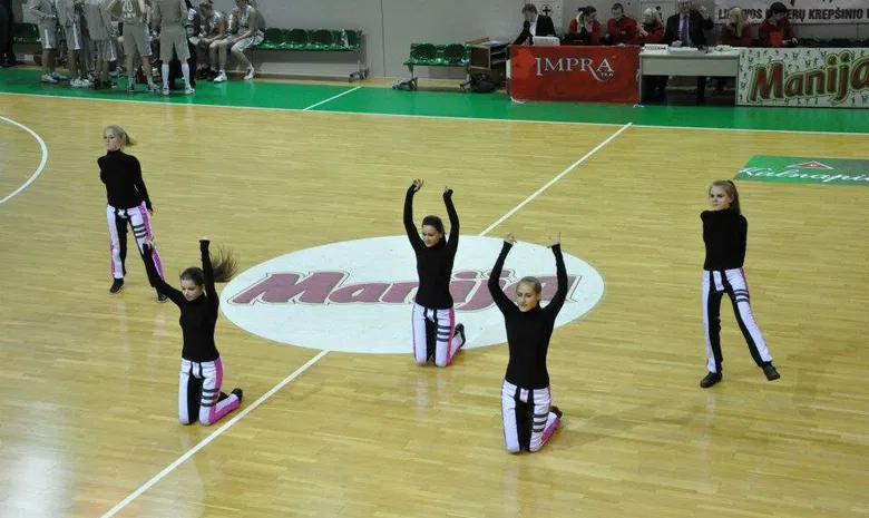 Šokių studija "Flash Dance"