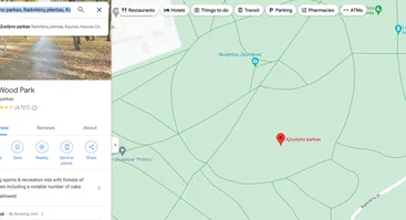 Ąžuolyno parke prie skulptūros „Stumbras“, Kaunas