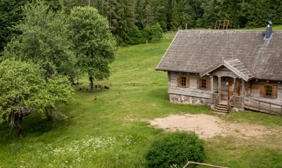 Etnografinė sodyba ir dangaus šviesulių stebykla