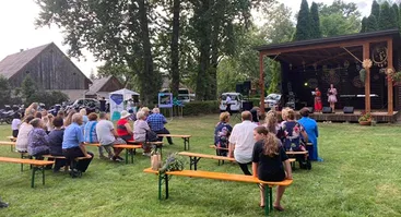 Šaulių aikštė, Pikeliai