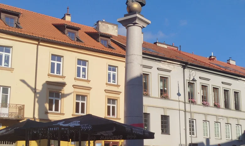 Susitinkame prie Užupio "Angelo" skulptūros Užupio g. 9