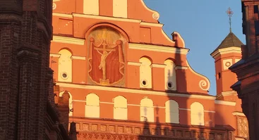 Susitinkame prie Bernardinų bažnyčios Maironio g. 10