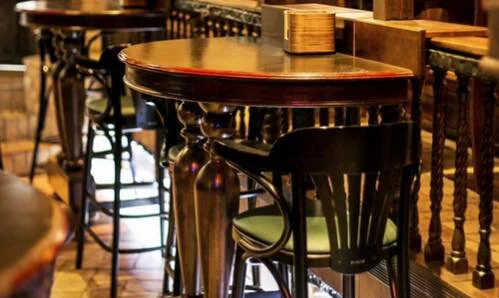 Tres Baracudos pub