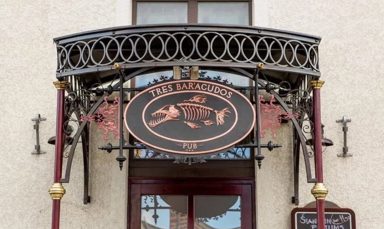 Tres Baracudos pub
