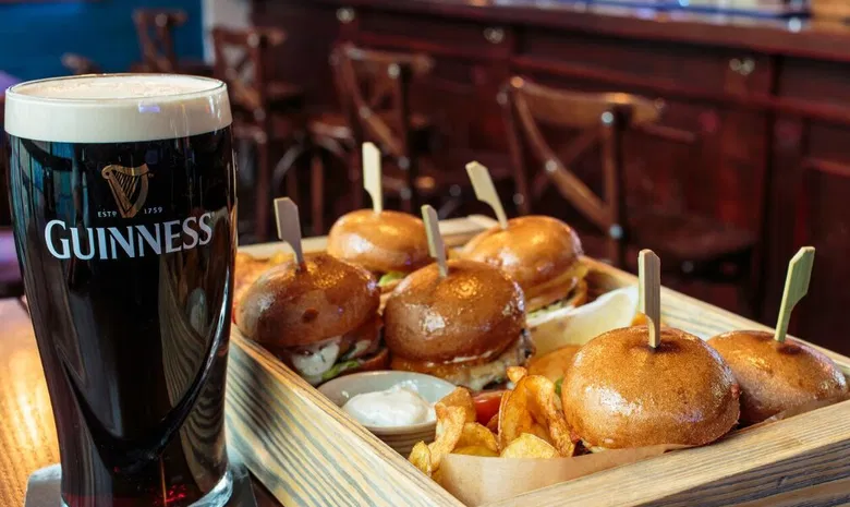 Irish Nesė Pub