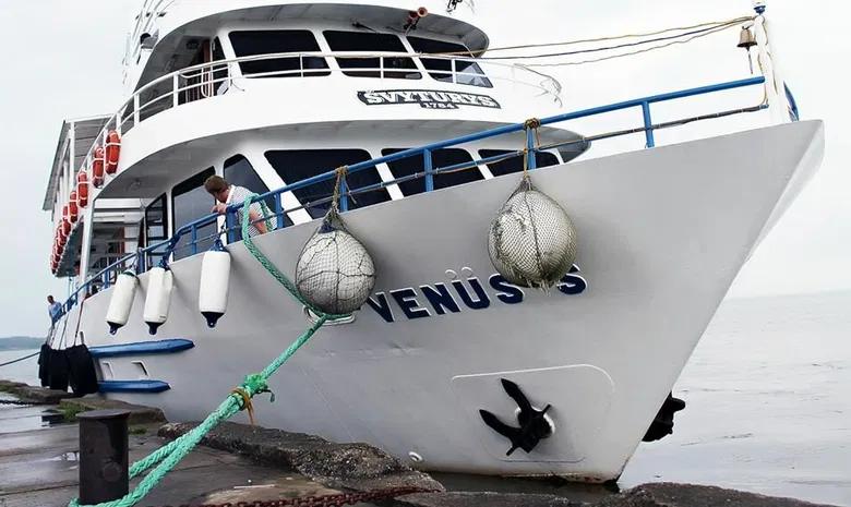 Venus S - Naktinis klubas ant vandens