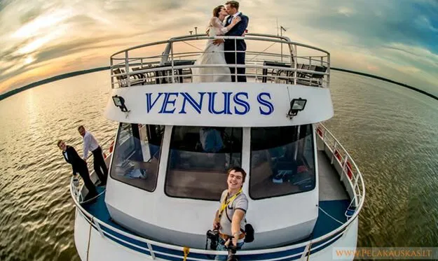 Venus S - Naktinis klubas ant vandens