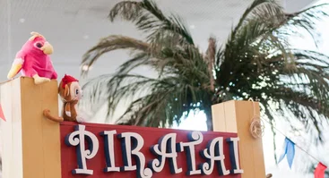 Bajorų kiemas ir Piratai