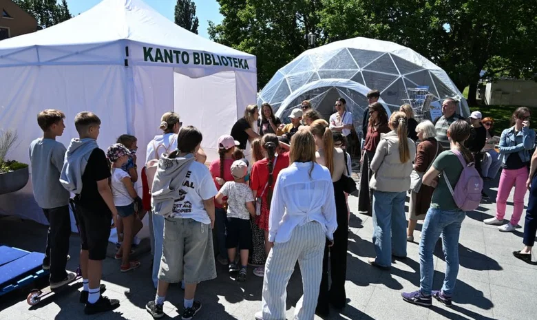 Interaktyvi vasaros skaitykla Karlskronos aikštėje