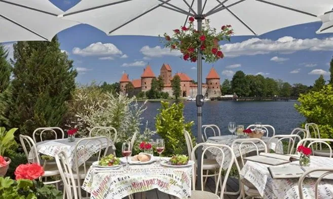 BONA Pizzeria & Lounge
