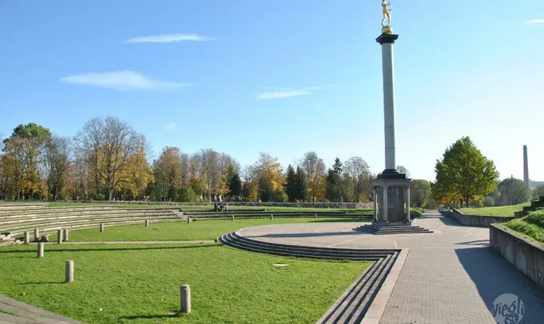 Saulės laikrodžio aikštė