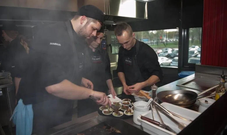 "Fresh buffet Medžiotojų užeiga"