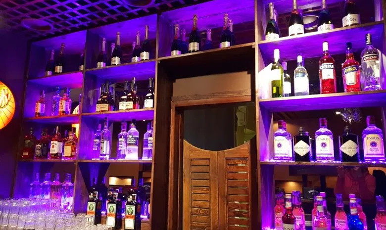 Mega afterparty bar