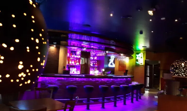 Mega afterparty bar